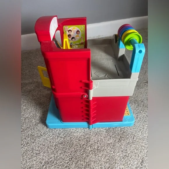 Fisher-Price Little People Toddler Toy Friendly School Musical Playset Pretend - Picture 9 of 10